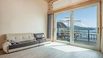 Yeosu Arum Oceanview Whole House Pension