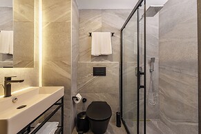 Mira Inn Lara