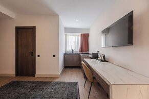 Mira Inn Lara