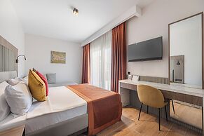 Mira Inn Lara