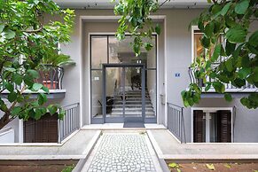 Spacious Modern Apt in Athens near Metro