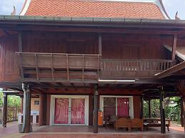Suree Garden Resort & Karaoke