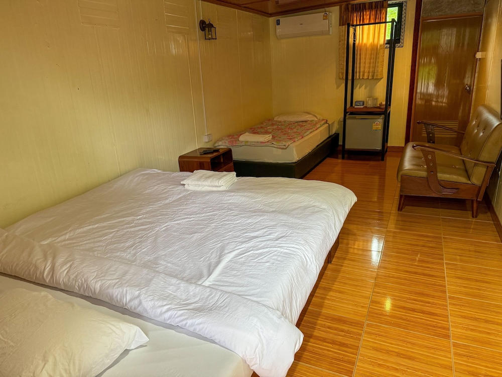 Suree Garden Resort & Karaoke