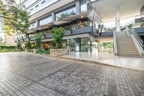 Riverside Square