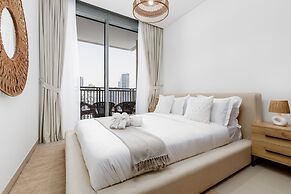 Waves - High-Rise Elegance: 2BR Apt with Marina Views