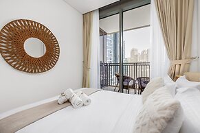 Waves - High-Rise Elegance: 2BR Apt with Marina Views
