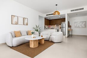 Waves - High-Rise Elegance: 2BR Apt with Marina Views