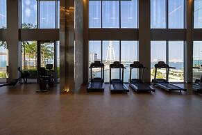 Waves - High-Rise Elegance: 2BR Apt with Marina Views