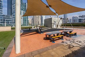 Waves - High-Rise Elegance: 2BR Apt with Marina Views