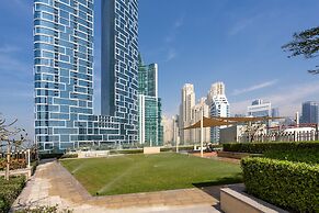 Waves - High-Rise Elegance: 2BR Apt with Marina Views