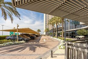 Waves - High-Rise Elegance: 2BR Apt with Marina Views