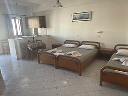 Tarelis Beach Apartments & Studios