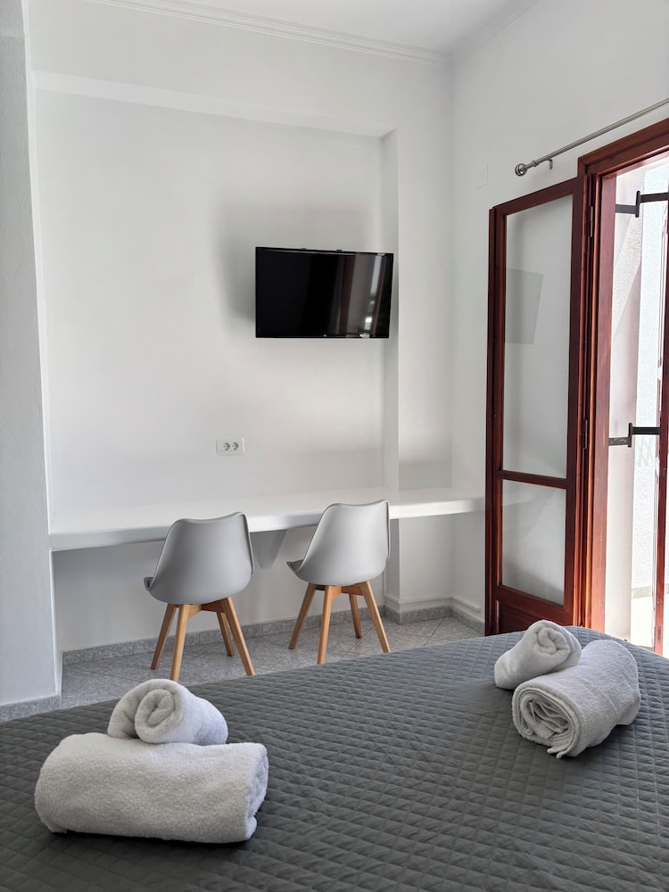 Tarelis Beach Apartments & Studios