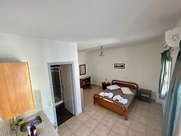 Tarelis Beach Apartments & Studios