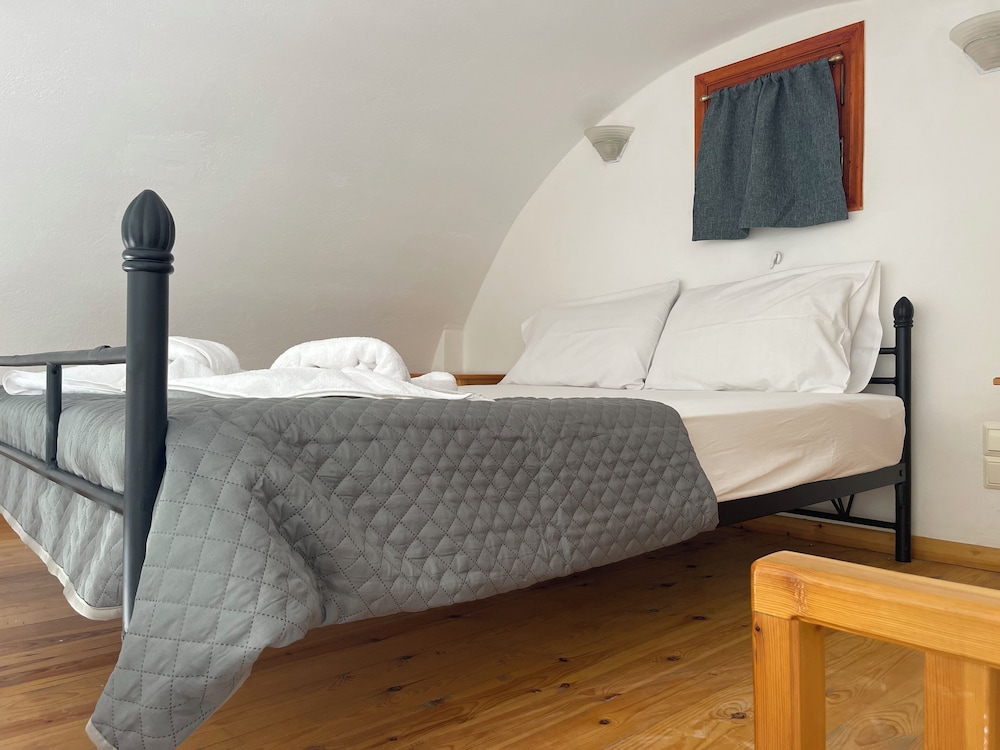 Tarelis Beach Apartments & Studios