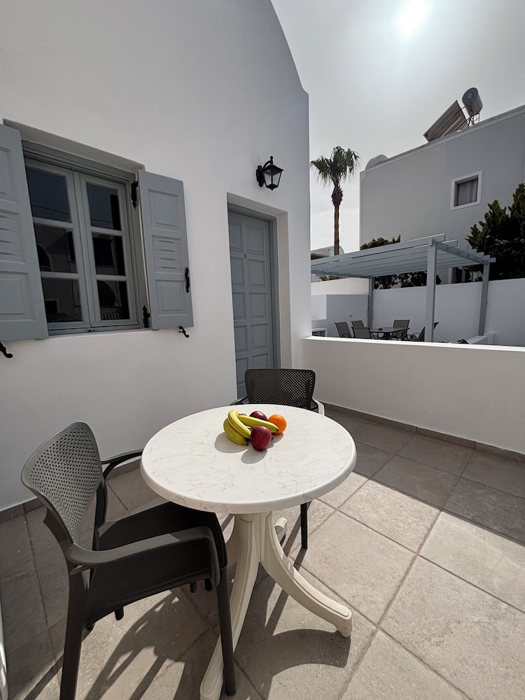 Tarelis Beach Apartments & Studios