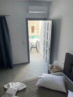 Tarelis Beach Apartments & Studios