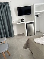 Tarelis Beach Apartments & Studios