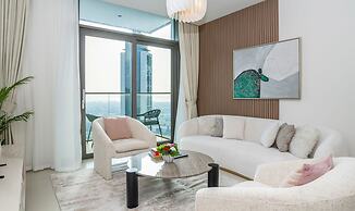 Homesgetaway- Brand New 2BR Burj Crown