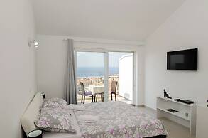 LUV Luxury Apartments