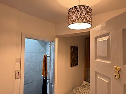 Sheffield - House - Sleeps 5 - Parking - Garden