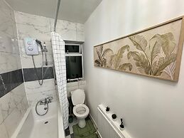 Sheffield - House - Sleeps 5 - Parking - Garden