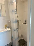 Studio Apartment - Great Location & Parking