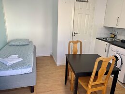 Studio Apartment - Great Location & Parking