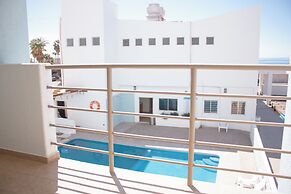 Costa Elegante Hotel & Suites