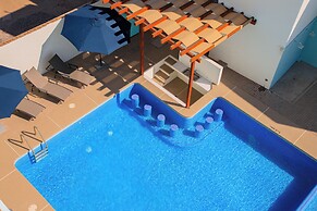 Costa Elegante Hotel & Suites