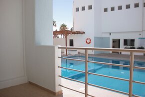 Costa Elegante Hotel & Suites