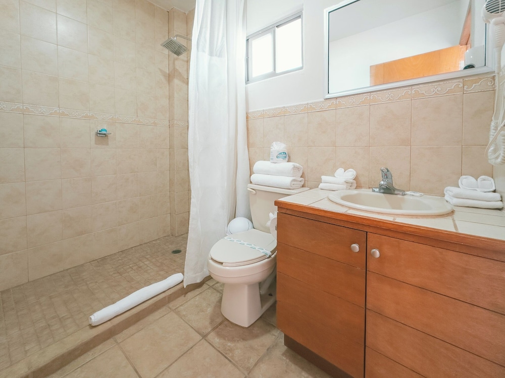 Costa Elegante Hotel & Suites