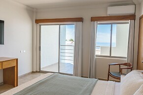 Costa Elegante Hotel & Suites
