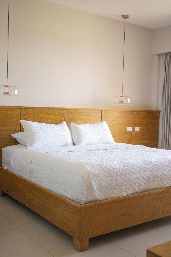 Costa Elegante Hotel & Suites