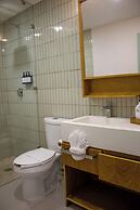 Costa Elegante Hotel & Suites
