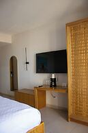 Costa Elegante Hotel & Suites