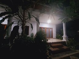srinadi guest house