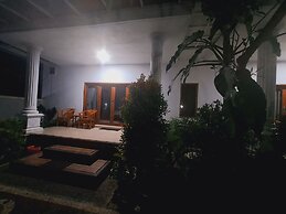 srinadi guest house