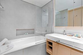 GLOBALSTAY. Creek Rise Tower 1 Elegant Apartment