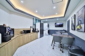 HOTEL LION