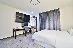 HOTEL LION