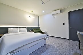 HOTEL LION