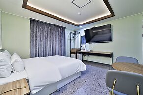 HOTEL LION
