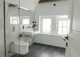 Aeronaut Suites powered by Pearl1