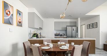 Three Bedroom in Downtown With Burj Khalifa View