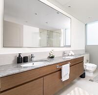 Three Bedroom in Downtown With Burj Khalifa View