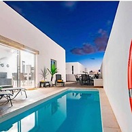 Villa Janubio With 3 Bedrooms and 2 Bathrooms
