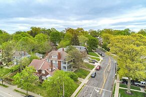 Cincinnati Apartment: 1 Mi to Hyde Park Square!