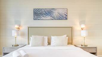 Iconic One Bedroom Panoramic Palm Views