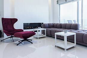 Marousi 2 Bd Luxury Living w Shared Pool